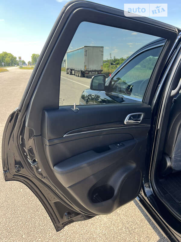 Внедорожник / Кроссовер Jeep Grand Cherokee 2017 в Киеве