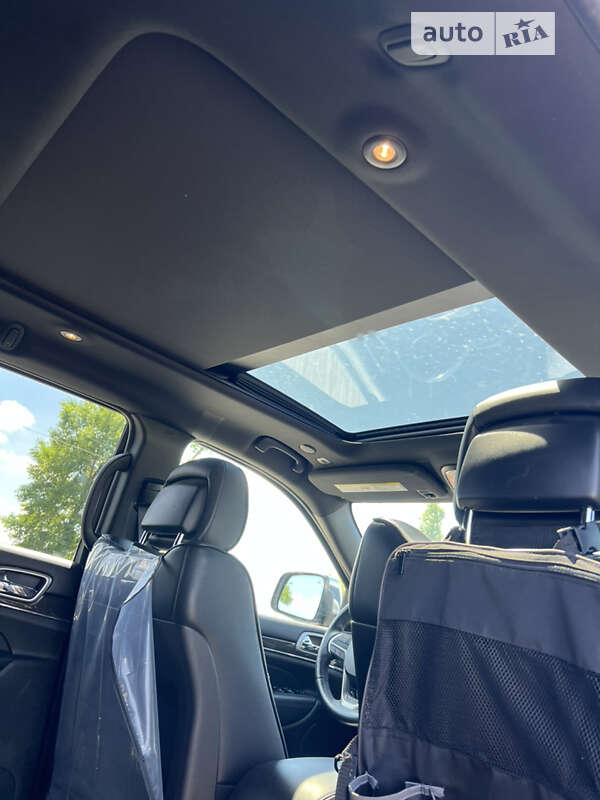 Внедорожник / Кроссовер Jeep Grand Cherokee 2017 в Киеве