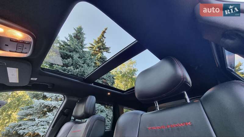 Внедорожник / Кроссовер Jeep Grand Cherokee 2017 в Киеве