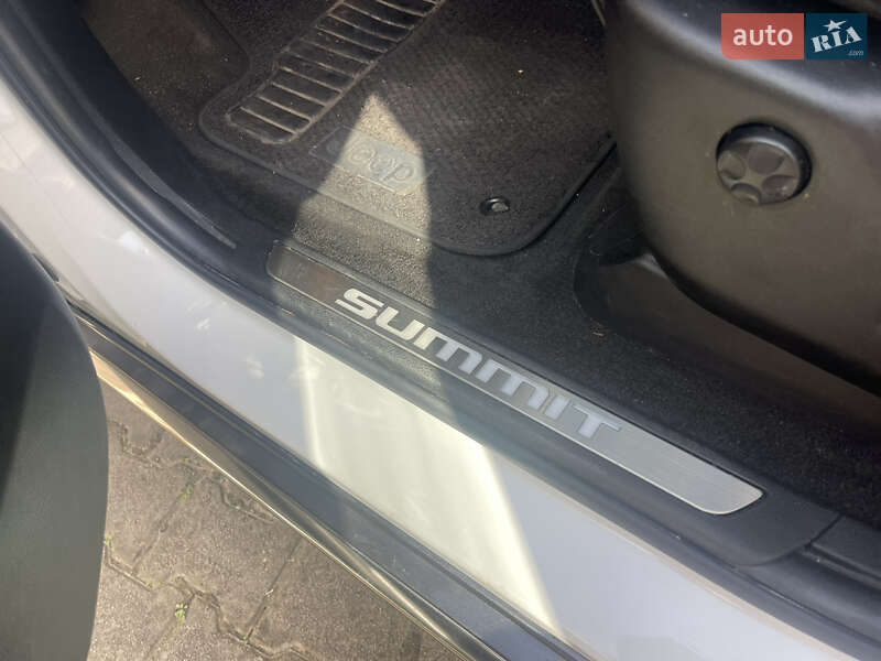 Внедорожник / Кроссовер Jeep Grand Cherokee 2014 в Киеве