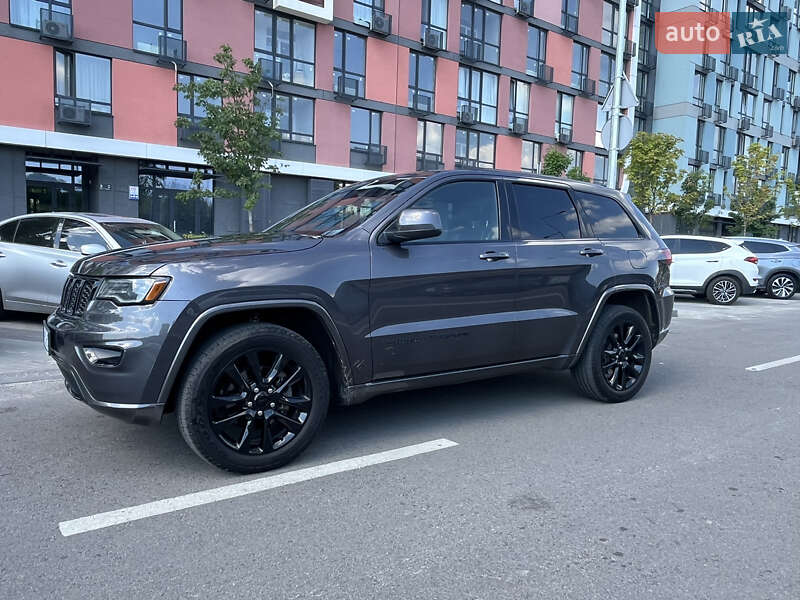 Позашляховик / Кросовер Jeep Grand Cherokee 2017 в Києві