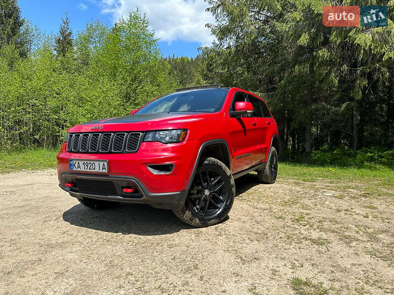 Позашляховик / Кросовер Jeep Grand Cherokee 2018 в 
