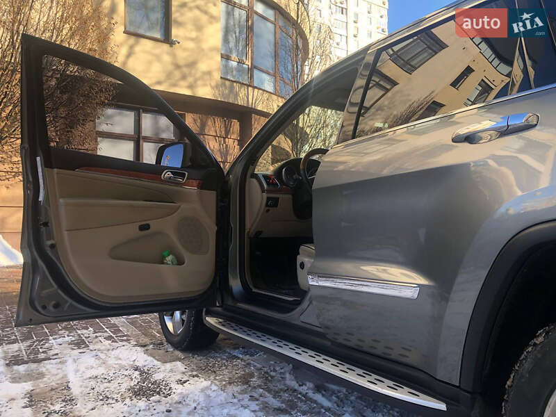Внедорожник / Кроссовер Jeep Grand Cherokee 2011 в Киеве