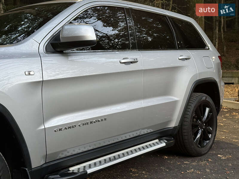 Внедорожник / Кроссовер Jeep Grand Cherokee 2012 в Ужгороде