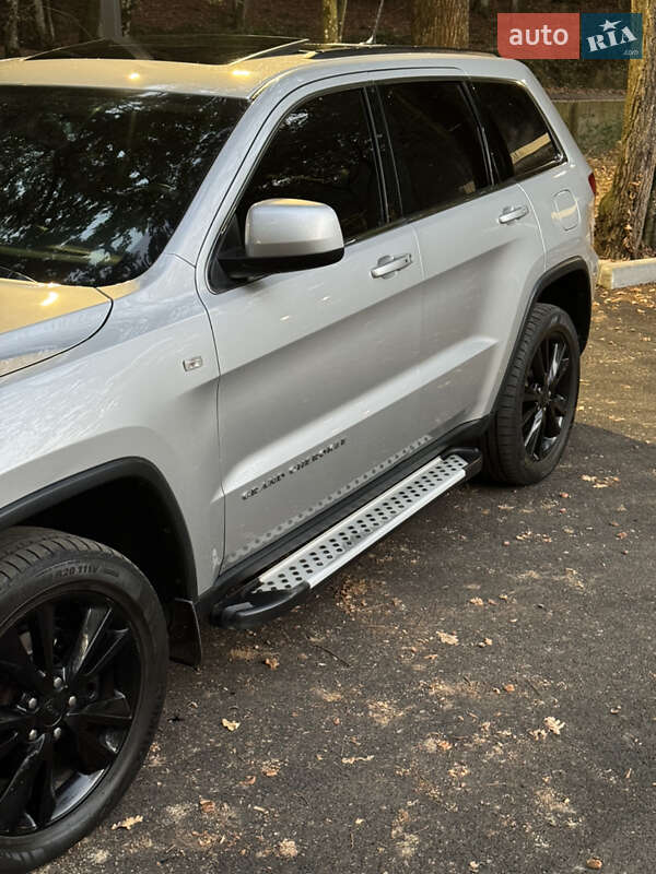 Внедорожник / Кроссовер Jeep Grand Cherokee 2012 в Ужгороде