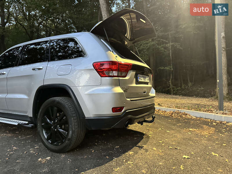 Внедорожник / Кроссовер Jeep Grand Cherokee 2012 в Ужгороде