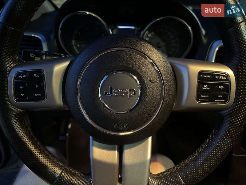 Внедорожник / Кроссовер Jeep Grand Cherokee 2012 в Ужгороде