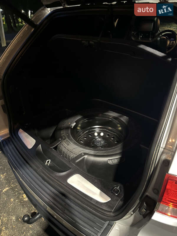 Внедорожник / Кроссовер Jeep Grand Cherokee 2012 в Ужгороде