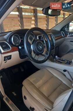 Внедорожник / Кроссовер Jeep Grand Cherokee 2012 в 