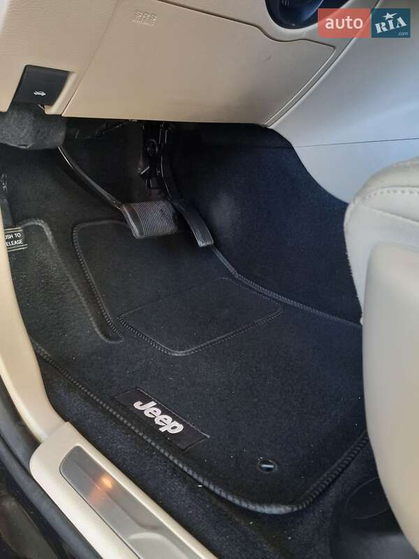 Внедорожник / Кроссовер Jeep Grand Cherokee 2012 в Каменец-Подольском