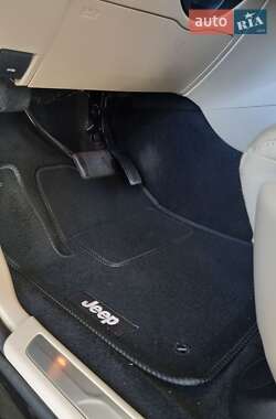 Внедорожник / Кроссовер Jeep Grand Cherokee 2012 в 