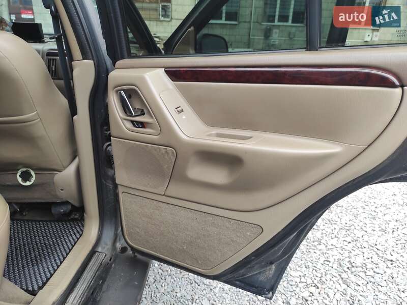 Внедорожник / Кроссовер Jeep Grand Cherokee 2001 в Львове