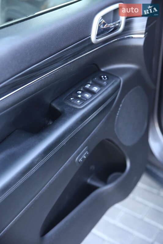 Внедорожник / Кроссовер Jeep Grand Cherokee 2020 в Полтаве