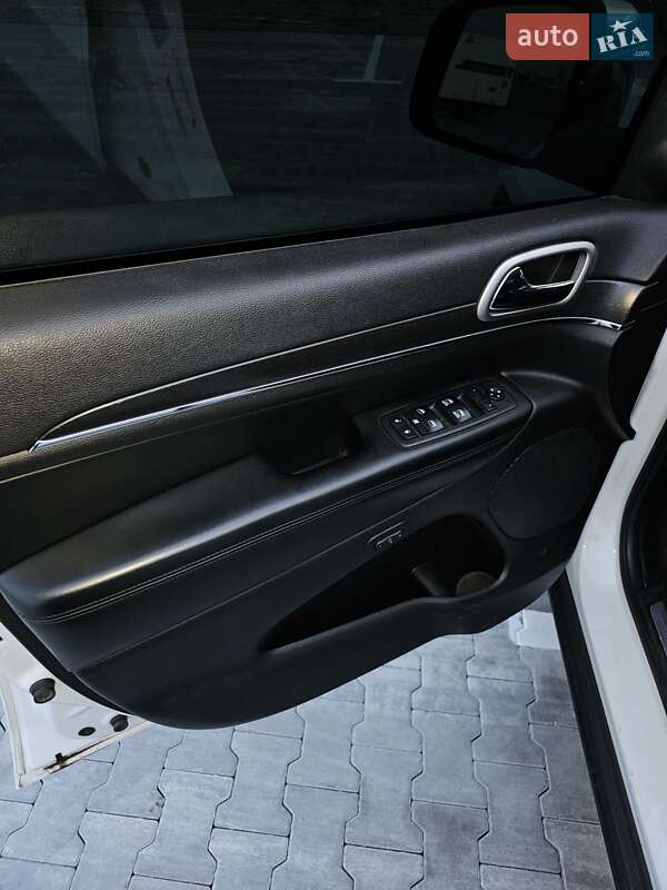 Внедорожник / Кроссовер Jeep Grand Cherokee 2017 в Киеве