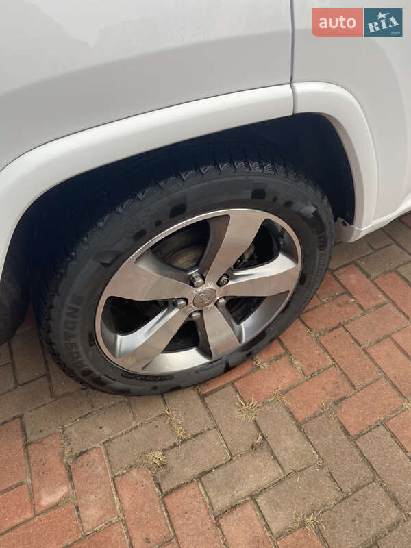 Внедорожник / Кроссовер Jeep Grand Cherokee 2014 в Чернигове