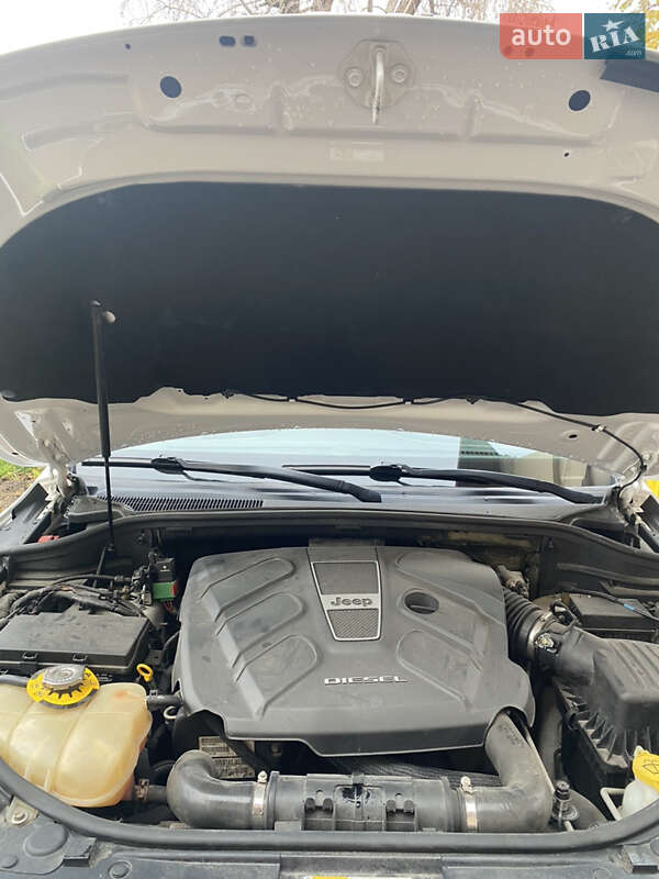 Внедорожник / Кроссовер Jeep Grand Cherokee 2014 в Чернигове