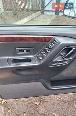 Внедорожник / Кроссовер Jeep Grand Cherokee 2004 в 