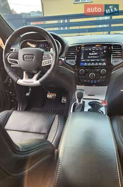 Позашляховик / Кросовер Jeep Grand Cherokee 2020 в 