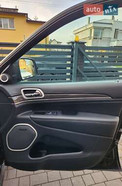 Позашляховик / Кросовер Jeep Grand Cherokee 2020 в 