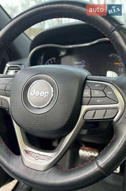 Внедорожник / Кроссовер Jeep Grand Cherokee 2018 в 