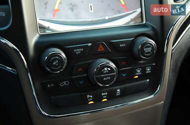 Внедорожник / Кроссовер Jeep Grand Cherokee 2013 в 