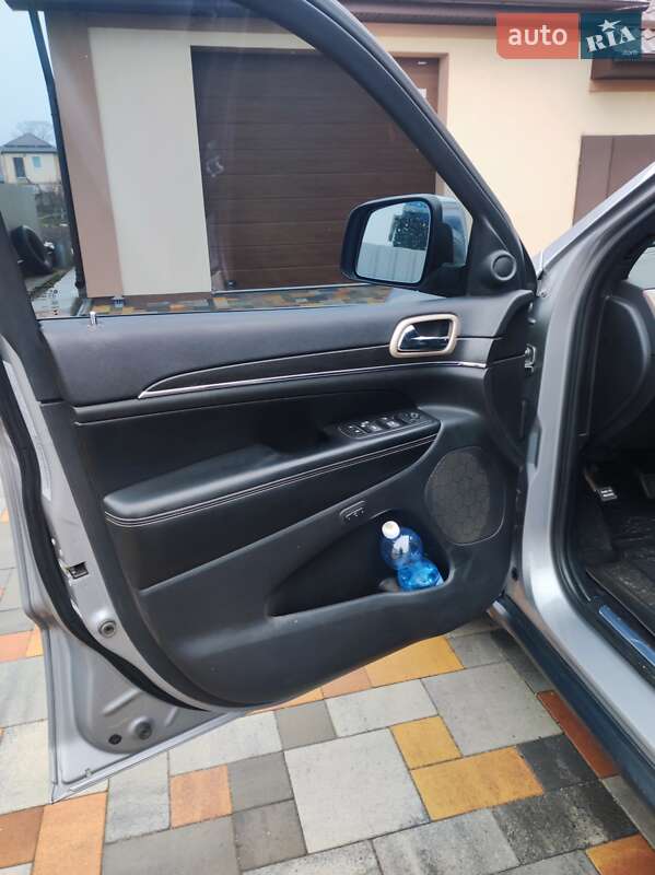 Внедорожник / Кроссовер Jeep Grand Cherokee 2016 в Черкассах