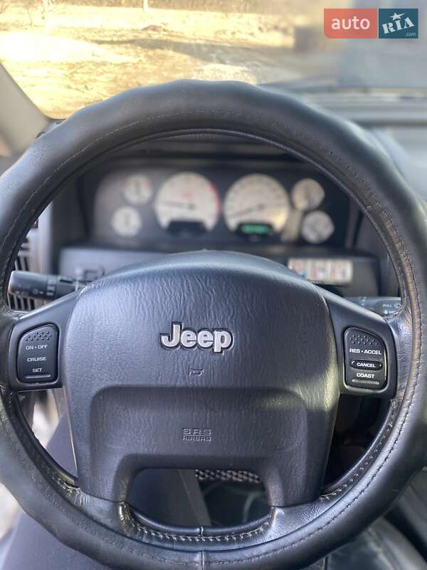 Внедорожник / Кроссовер Jeep Grand Cherokee 2004 в Гайсине