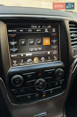 Позашляховик / Кросовер Jeep Grand Cherokee 2014 в 