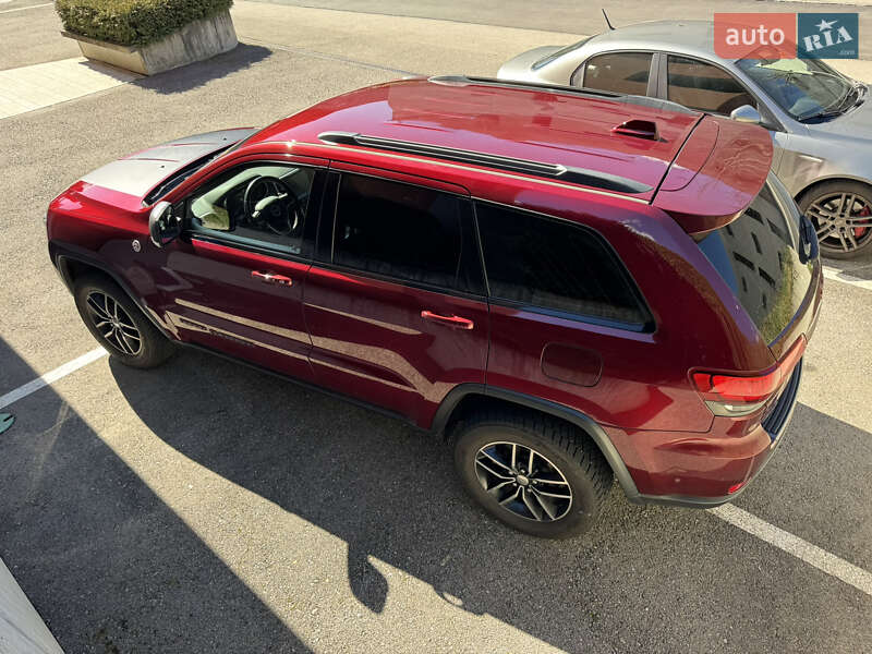 Внедорожник / Кроссовер Jeep Grand Cherokee 2016 в Киеве