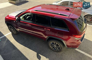 Внедорожник / Кроссовер Jeep Grand Cherokee 2016 в 