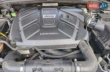 Внедорожник / Кроссовер Jeep Grand Cherokee 2015 в 