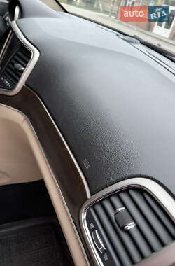 Позашляховик / Кросовер Jeep Grand Cherokee 2014 в 