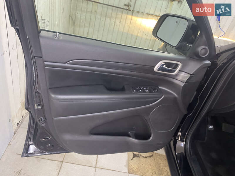 Внедорожник / Кроссовер Jeep Grand Cherokee 2020 в Киеве
