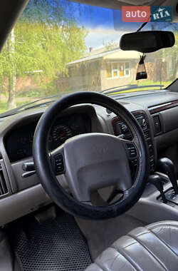 Внедорожник / Кроссовер Jeep Grand Cherokee 2000 в 