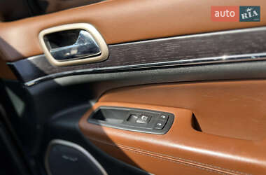 Внедорожник / Кроссовер Jeep Grand Cherokee 2015 в 