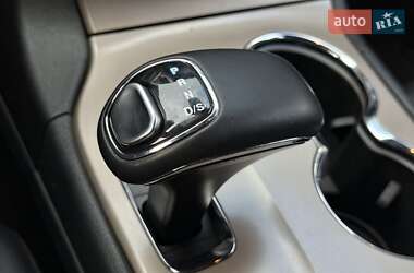 Внедорожник / Кроссовер Jeep Grand Cherokee 2015 в 