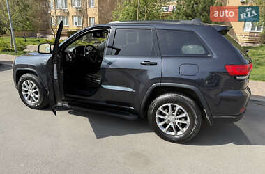 Внедорожник / Кроссовер Jeep Grand Cherokee 2015 в 