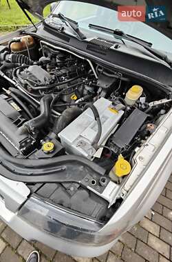 Позашляховик / Кросовер Jeep Grand Cherokee 2004 в 