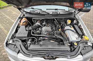 Позашляховик / Кросовер Jeep Grand Cherokee 2004 в 