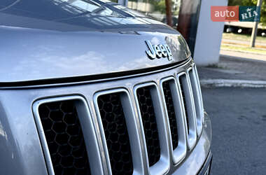 Позашляховик / Кросовер Jeep Grand Cherokee 2014 в 