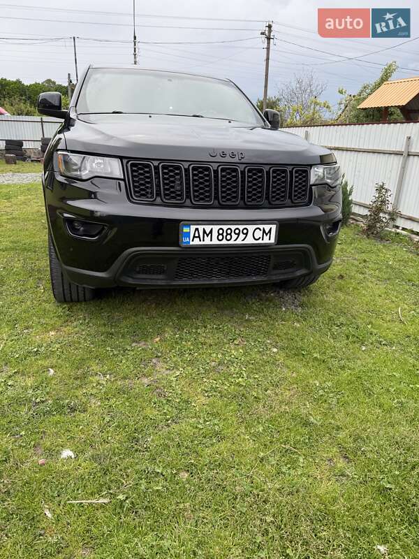 Позашляховик / Кросовер Jeep Grand Cherokee 2017 в 