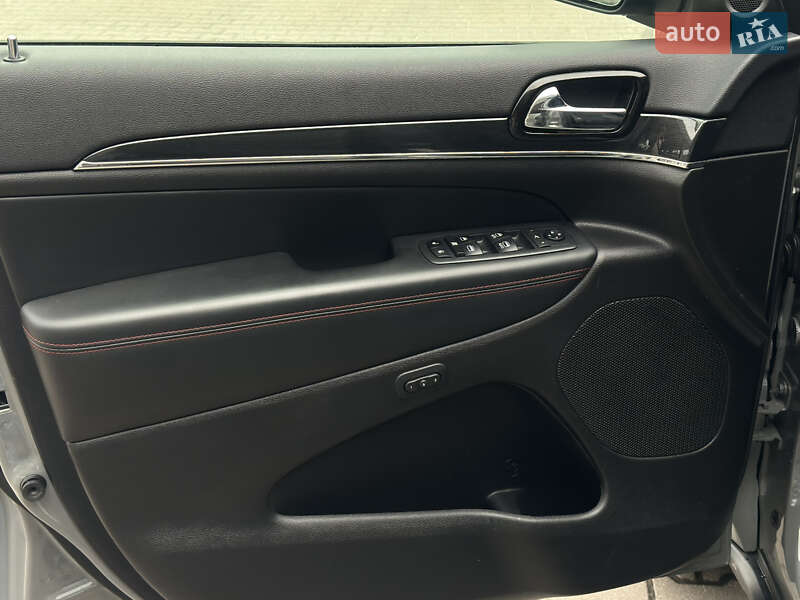 Внедорожник / Кроссовер Jeep Grand Cherokee 2020 в Киеве