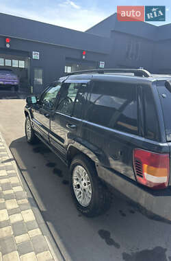 Внедорожник / Кроссовер Jeep Grand Cherokee 2002 в 