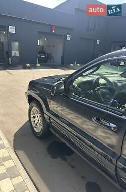 Внедорожник / Кроссовер Jeep Grand Cherokee 2002 в 