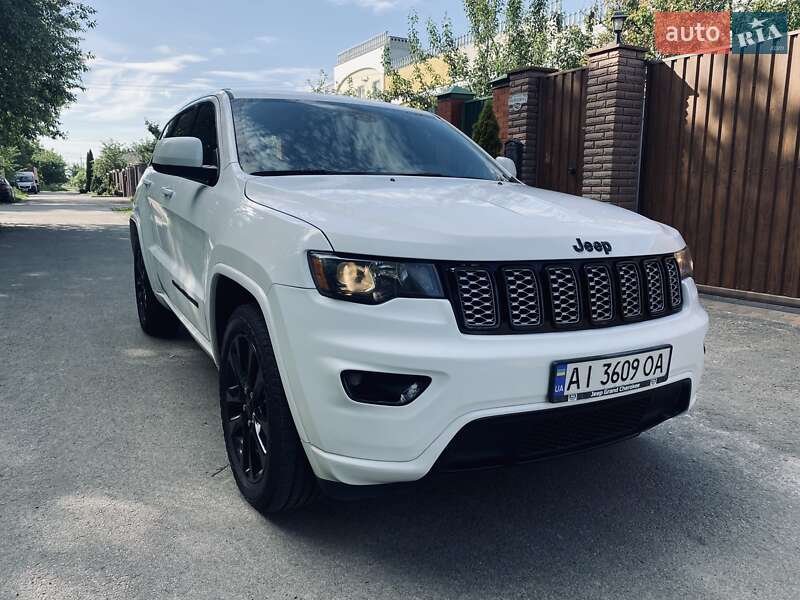 Позашляховик / Кросовер Jeep Grand Cherokee 2018 в 