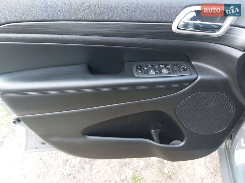 Внедорожник / Кроссовер Jeep Grand Cherokee 2022 в Ромнах