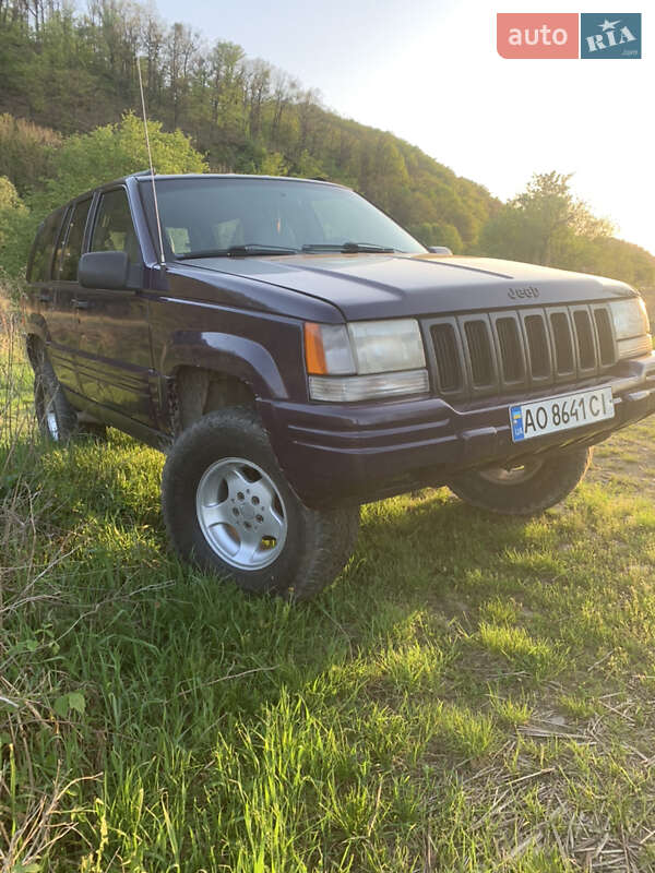 Позашляховик / Кросовер Jeep Grand Cherokee 1996 в 