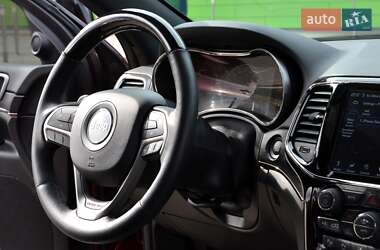 Позашляховик / Кросовер Jeep Grand Cherokee 2020 в 
