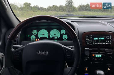 Внедорожник / Кроссовер Jeep Grand Cherokee 2003 в 