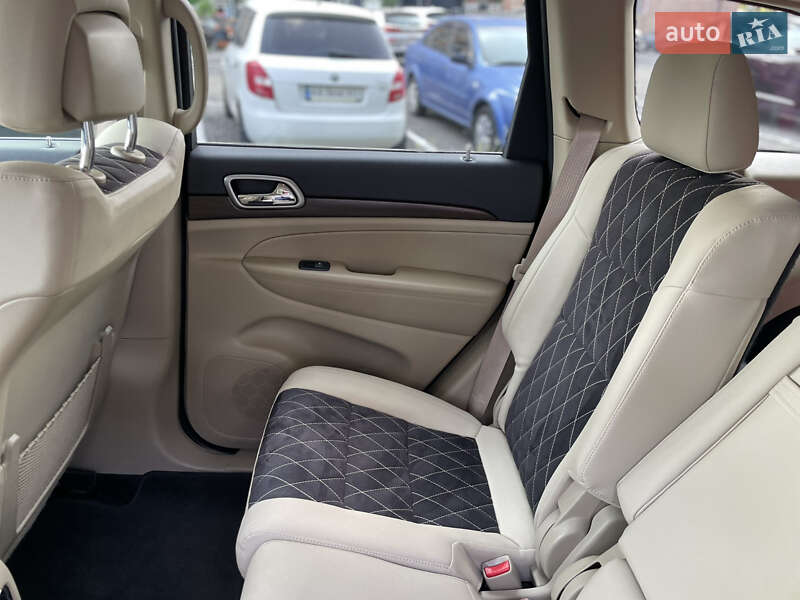 Внедорожник / Кроссовер Jeep Grand Cherokee 2017 в Киеве
